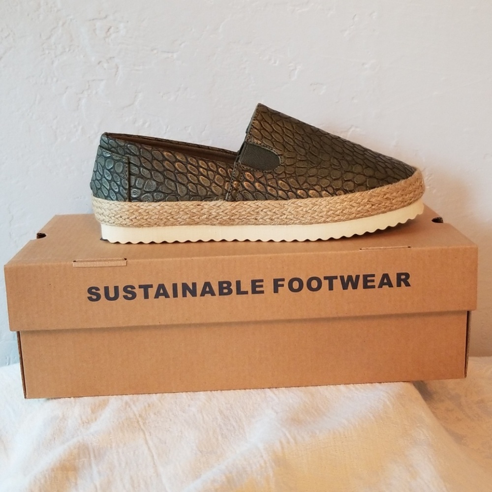 NIB espadrilles